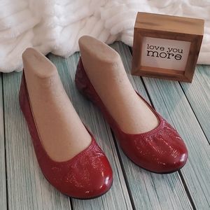 Red patten leather elastic ballerina flats
